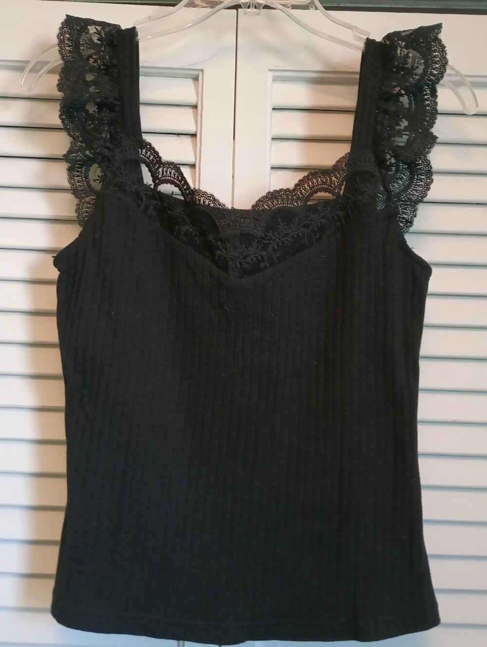 NWOT Shein Blace Lace Ribbed Cropped Tank Top (M)(Fits S-M)